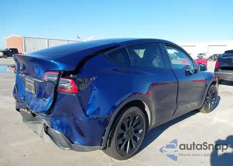 2022 Tesla Model Y Long Range Dual Motor All-Wheel Drive z USA, uszkodzony, nr VIN 7SAYGDEE4NF313705